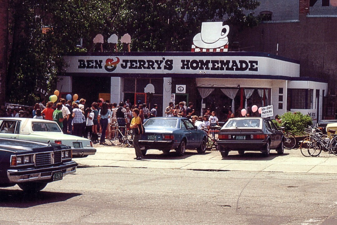 1982 Arrumando tudo! Pessoas indo à sorveteria